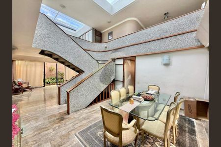 Casa à venda com 430m², 4 quartos e 6 vagas