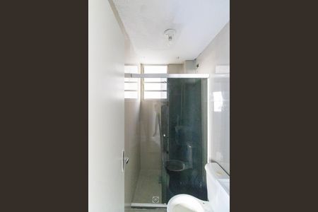 Banheiro de apartamento para alugar com 2 quartos, 59m² em Paciência, Rio de Janeiro