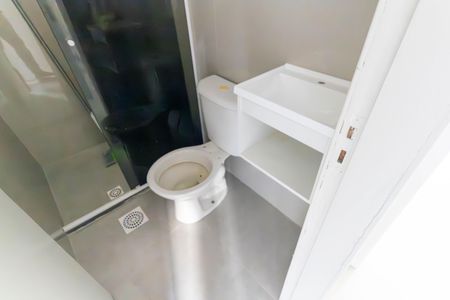 Banheiro de apartamento para alugar com 2 quartos, 59m² em Paciência, Rio de Janeiro