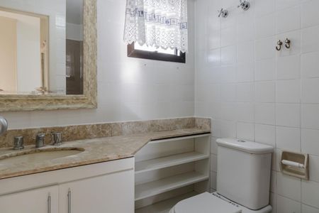 Banheiro de apartamento para alugar com 2 quartos, 70m² em Vila Nova Conceição, São Paulo