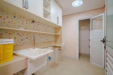 Casa de condomínio à venda com 458m², 6 quartos e 5 vagasÁrea de Serviço