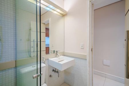 Banheiro de casa de condomínio à venda com 6 quartos, 458m² em Parque dos Principes, São Paulo