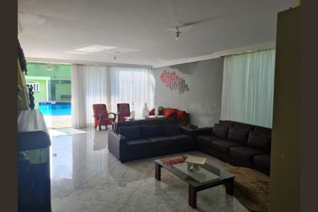 Casa à venda com 7 quartos, 900m² em Vila Friburgo, São Paulo