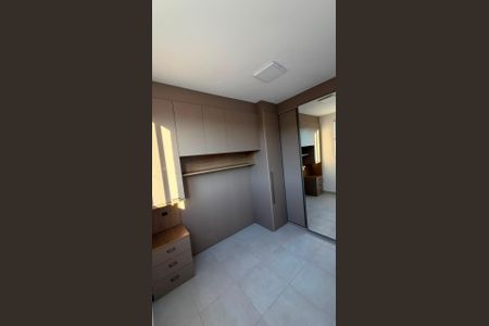 Quarto de apartamento para alugar com 2 quartos, 49m² em Chácara Estela, Barueri