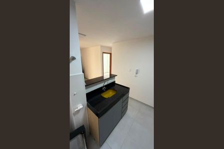 Cozinha de apartamento para alugar com 2 quartos, 49m² em Chácara Estela, Barueri