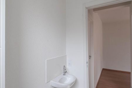 Apartamento para alugar com 45m², 2 quartos e sem vaga Apartamento para alugar com 45m², 2 quartos e sem vagaBanheiro social