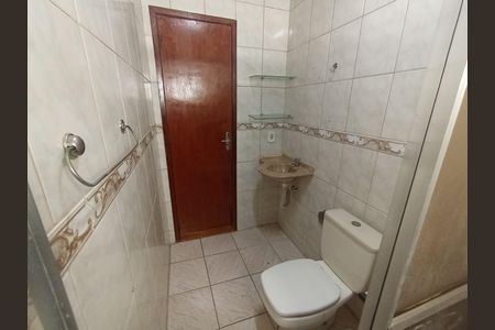 Casa de condomínio para alugar com 144m², 4 quartos e 2 vagas Casa de condomínio para alugar com 144m², 4 quartos e 2 vagasBanheiro social