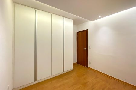 Apartamento à venda com 120m², 3 quartos e 3 vagas Apartamento à venda com 120m², 3 quartos e 3 vagasQuarto 3