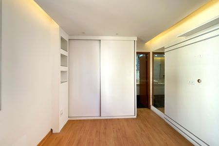 Apartamento à venda com 120m², 3 quartos e 3 vagas Apartamento à venda com 120m², 3 quartos e 3 vagasSuite 1