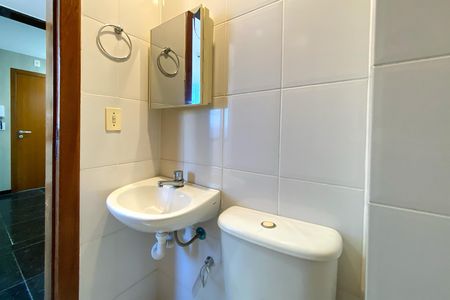 Apartamento à venda com 120m², 3 quartos e 3 vagas Apartamento à venda com 120m², 3 quartos e 3 vagasBanheiro de serviço