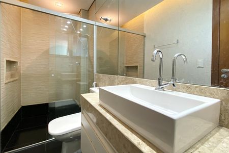 Apartamento à venda com 120m², 3 quartos e 3 vagas Apartamento à venda com 120m², 3 quartos e 3 vagasBanheiro da Suíte 1