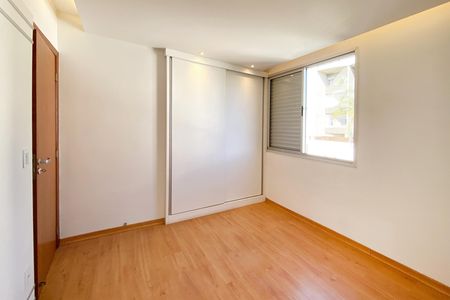 Apartamento à venda com 120m², 3 quartos e 3 vagas Apartamento à venda com 120m², 3 quartos e 3 vagasSuite 1