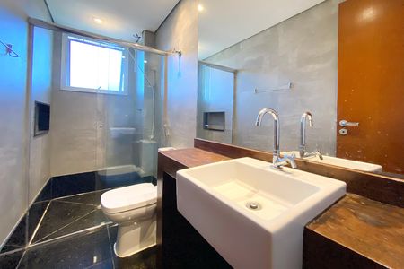 Apartamento à venda com 120m², 3 quartos e 3 vagas Apartamento à venda com 120m², 3 quartos e 3 vagasBanheiro