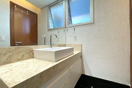 Apartamento à venda com 120m², 3 quartos e 3 vagas Apartamento à venda com 120m², 3 quartos e 3 vagasBanheiro da Suíte 1