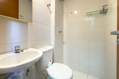 Banheiro de serviço de apartamento à venda com 3 quartos, 120m² em Buritis, Belo Horizonte