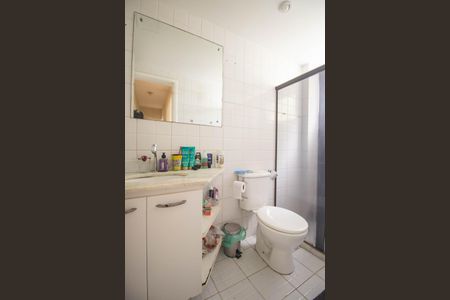 Banheiro de apartamento para alugar com 2 quartos, 56m² em Almerinda, São Gonçalo
