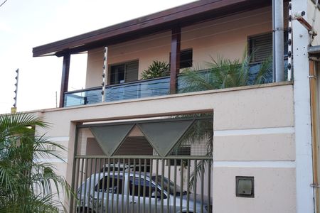 Casa para alugar com 215m², 3 quartos e 3 vagasFachada