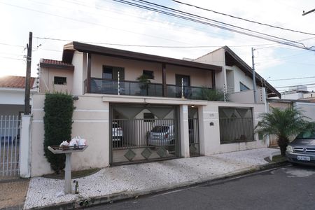 Casa para alugar com 215m², 3 quartos e 3 vagasFachada