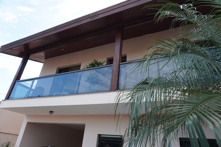 Casa para alugar com 215m², 3 quartos e 3 vagasFachada