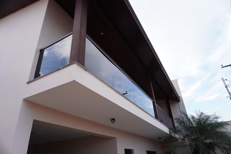 Casa para alugar com 215m², 3 quartos e 3 vagasFachada
