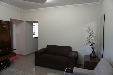 Casa para alugar com 215m², 3 quartos e 3 vagasSala