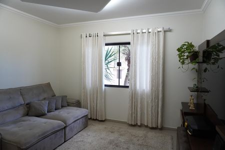 Casa para alugar com 215m², 3 quartos e 3 vagasSala