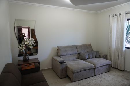 Casa para alugar com 215m², 3 quartos e 3 vagasSala