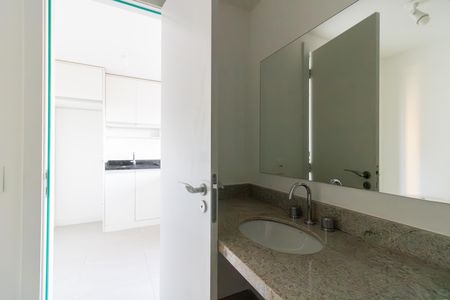 Banheiro de kitnet/studio para alugar com 1 quarto, 25m² em Farroupilha, Porto Alegre