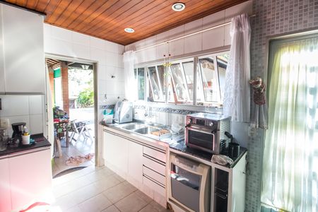 Casa de condomínio à venda com 293m², 3 quartos e 8 vagas Casa de condomínio à venda com 293m², 3 quartos e 8 vagasCozinha