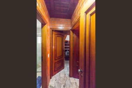 Casa de condomínio à venda com 293m², 3 quartos e 8 vagas Casa de condomínio à venda com 293m², 3 quartos e 8 vagasCorredor