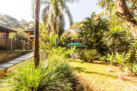 Casa de condomínio à venda com 293m², 3 quartos e 8 vagas Casa de condomínio à venda com 293m², 3 quartos e 8 vagasQuintal