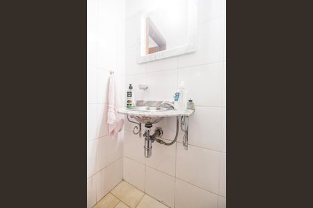Casa de condomínio à venda com 293m², 3 quartos e 8 vagas Casa de condomínio à venda com 293m², 3 quartos e 8 vagasBanheiro da Suíte