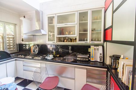 Casa de condomínio à venda com 293m², 3 quartos e 8 vagas Casa de condomínio à venda com 293m², 3 quartos e 8 vagasCozinha