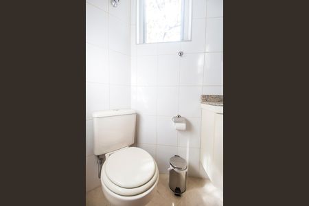 Casa de condomínio à venda com 293m², 3 quartos e 8 vagas Casa de condomínio à venda com 293m², 3 quartos e 8 vagasBanheiro