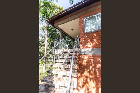 Casa de condomínio à venda com 293m², 3 quartos e 8 vagas Casa de condomínio à venda com 293m², 3 quartos e 8 vagasEscada