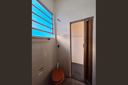 Banheiro Social de casa de condomínio para alugar com 1 quarto, 46m² em Barreto, Niterói