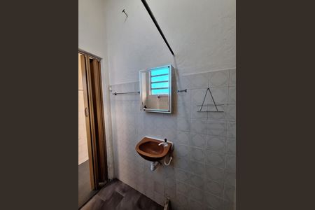 Banheiro Social de casa de condomínio para alugar com 1 quarto, 46m² em Barreto, Niterói