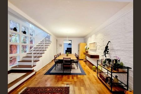 Casa à venda com 160m², 1 quarto e sem vaga