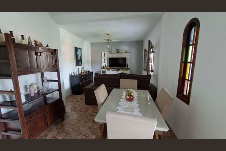 Casa à venda com 3 quartos, 200m² em Maria Paula, Niterói