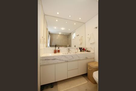 Apartamento à venda com 102m², 2 quartos e 1 vaga Apartamento à venda com 102m², 2 quartos e 1 vagaBanheiro da Suíte