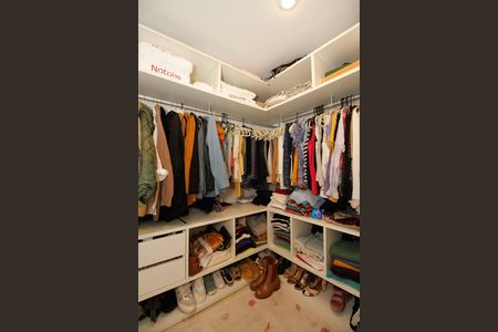 Apartamento à venda com 102m², 2 quartos e 1 vaga Apartamento à venda com 102m², 2 quartos e 1 vagaCloset da Suíte