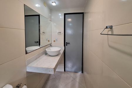 Casa para alugar com 110m², 2 quartos e 1 vaga Casa para alugar com 110m², 2 quartos e 1 vagaBanheiro Social
