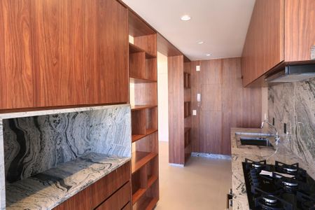 Apartamento para alugar com 77m², 2 quartos e 2 vagasCozinha e Área de Serviço