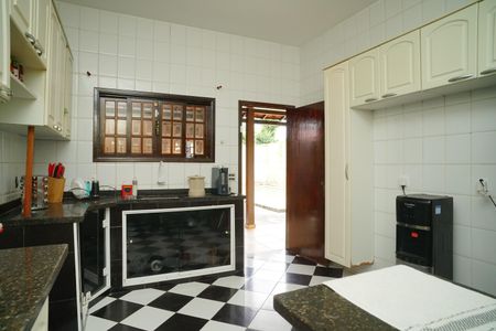 Casa para alugar com 300m², 4 quartos e 4 vagas Casa para alugar com 300m², 4 quartos e 4 vagasCozinha
