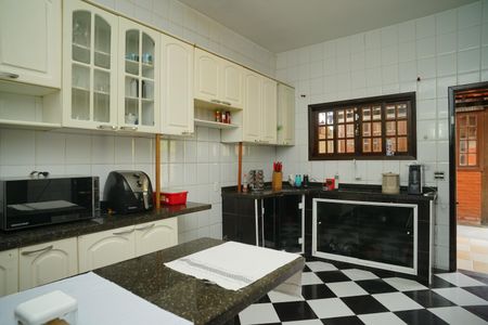 Casa para alugar com 300m², 4 quartos e 4 vagas Casa para alugar com 300m², 4 quartos e 4 vagasCozinha