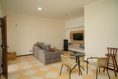 Casa para alugar com 300m², 4 quartos e 4 vagas Casa para alugar com 300m², 4 quartos e 4 vagasSala