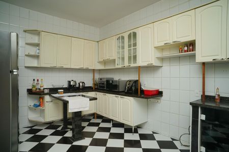 Casa para alugar com 300m², 4 quartos e 4 vagas Casa para alugar com 300m², 4 quartos e 4 vagasCozinha