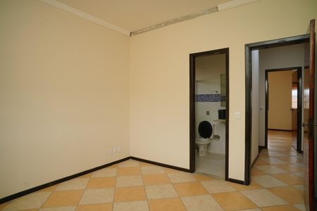 Casa para alugar com 300m², 4 quartos e 4 vagas Casa para alugar com 300m², 4 quartos e 4 vagasQuarto 4