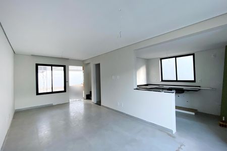 Sala de casa à venda com 4 quartos, 124m² em Ouro Preto, Belo Horizonte