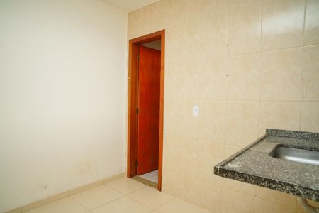 Cozinha de casa para alugar com 1 quarto, 45m² em Jardim Atlântico Leste, Maricá